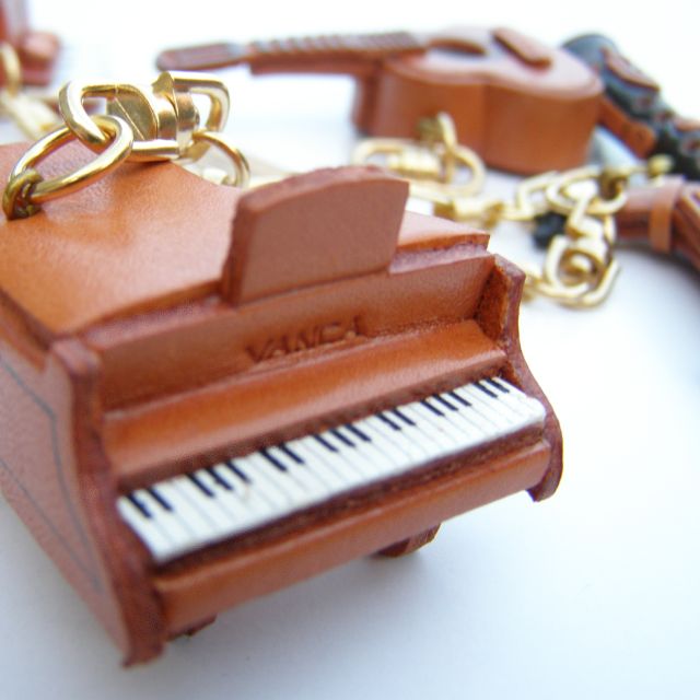 VANCA CRAFTUnique 3D Leather Crafts Made in Japan. WARM, ONE OF A