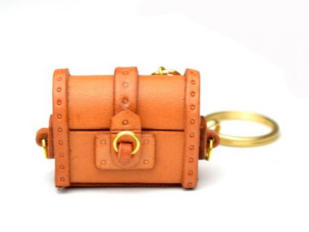 TREASURE CHEST LEATHER KEYCHAIN VANCA