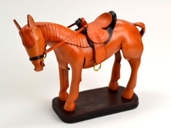 LEATHER ORNAMENT HORSE:BROWN